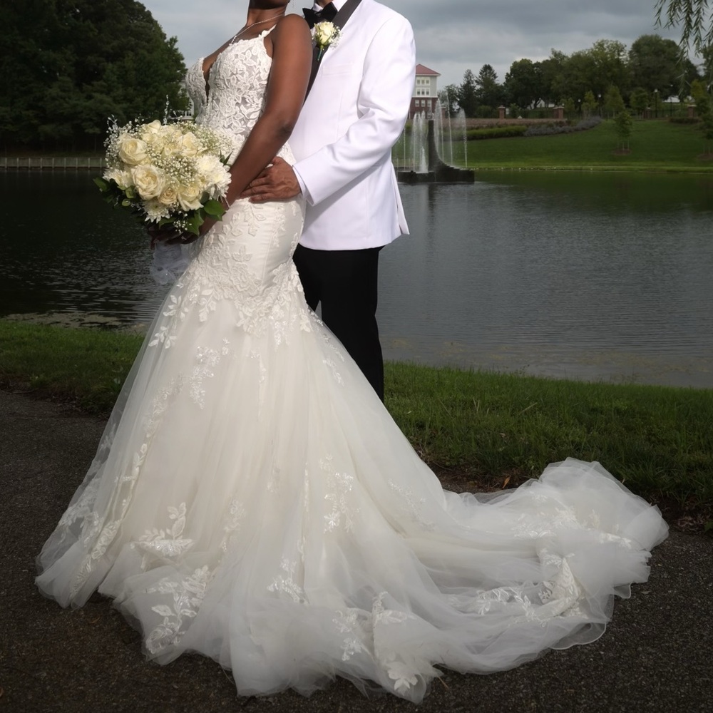 Elegant White Lace Wedding Dress